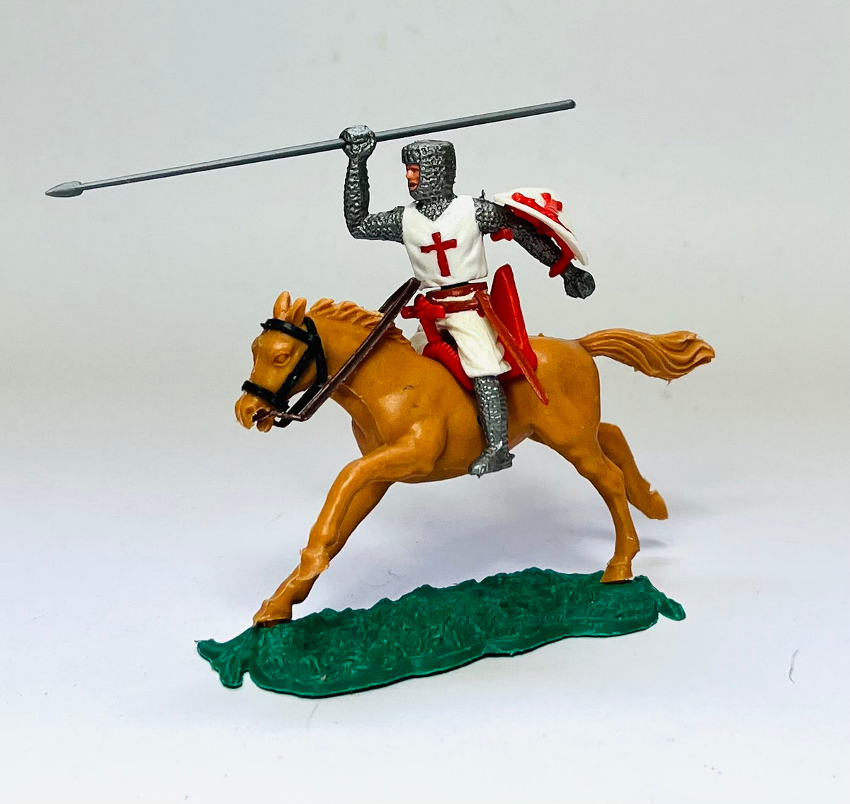 Timpo Crusader with unusual saddle. 1/32