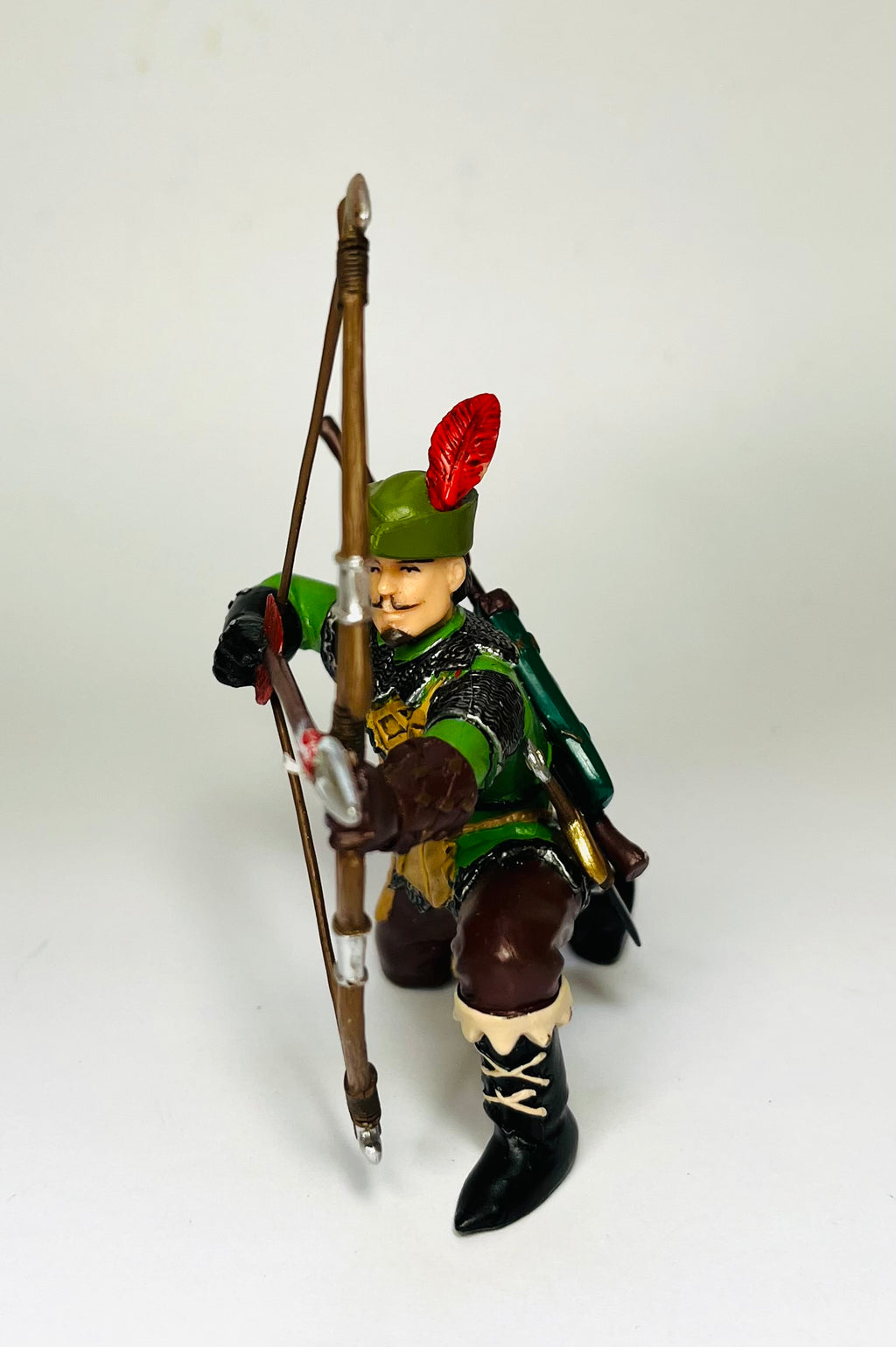 Papo Robin Hood kneeling.