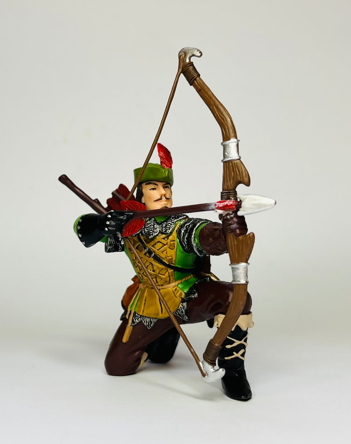 Papo Robin Hood kneeling.