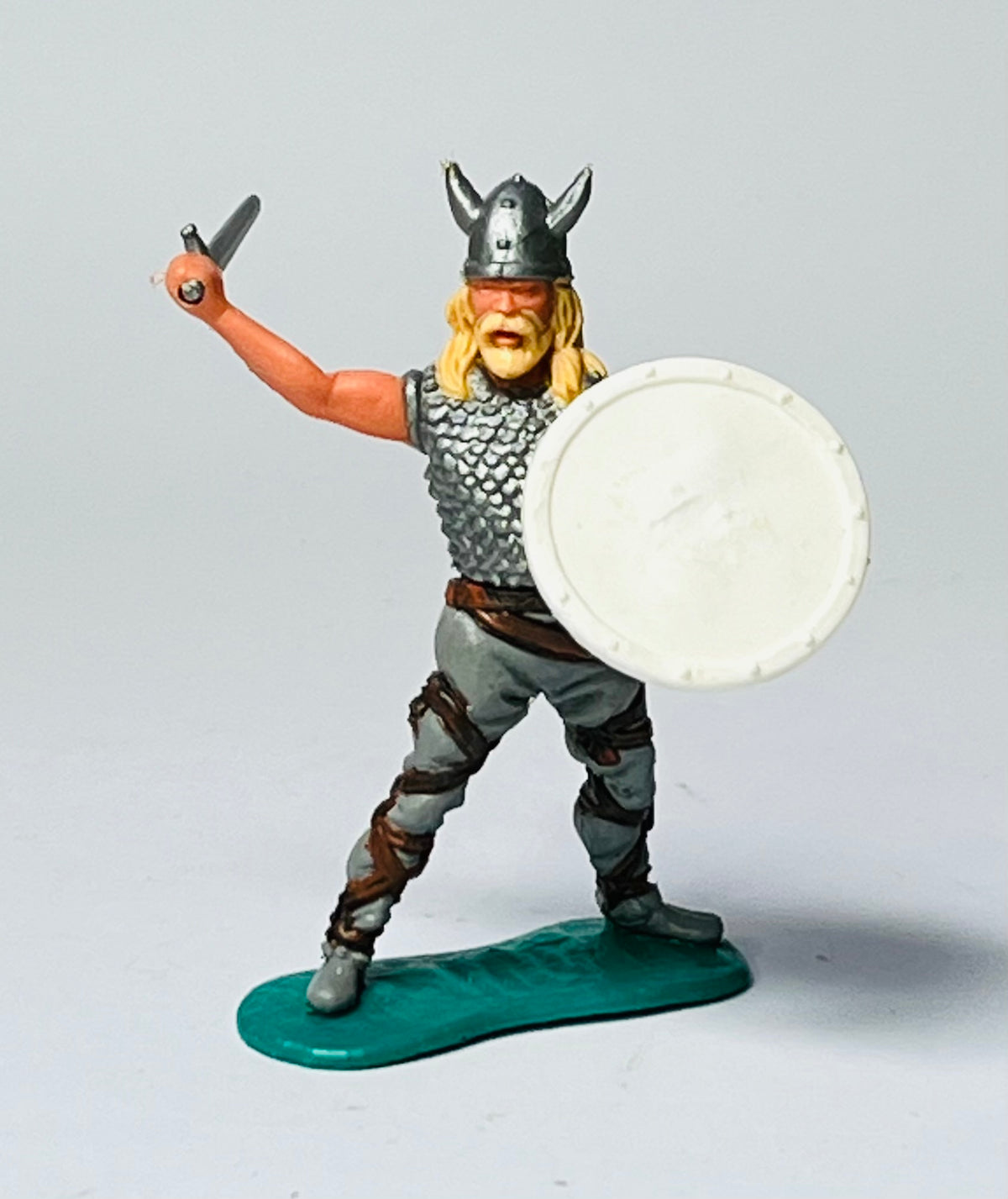 Timpo Viking blond with white shield